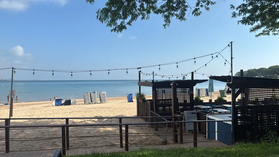 Caffè Oliva and the loungers at Ohio Street Beach, on the Lake Michigan shore