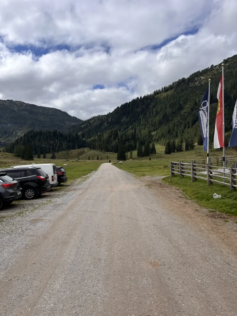 The start at the Gnadenalm, 1,278 m, on the old Tauern pass road above Untertauern