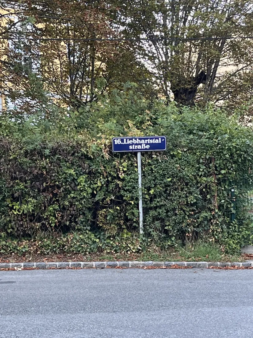 The enamel plate that marks the district line — from here the loop runs in Ottakring