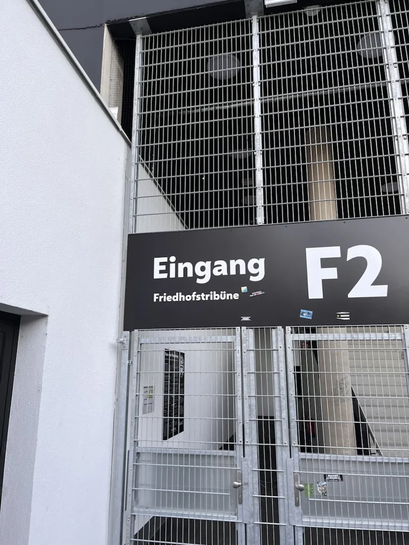 Entrance F2 to the Friedhofstribüne, named for the Dornbach cemetery right behind it